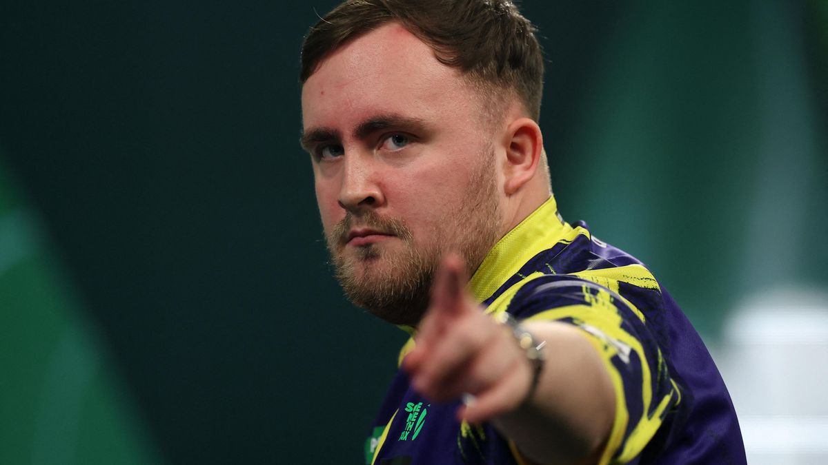 Littler zvládl čtvrtfinále a míří za obhajobou titulu mistra světa v šipkách